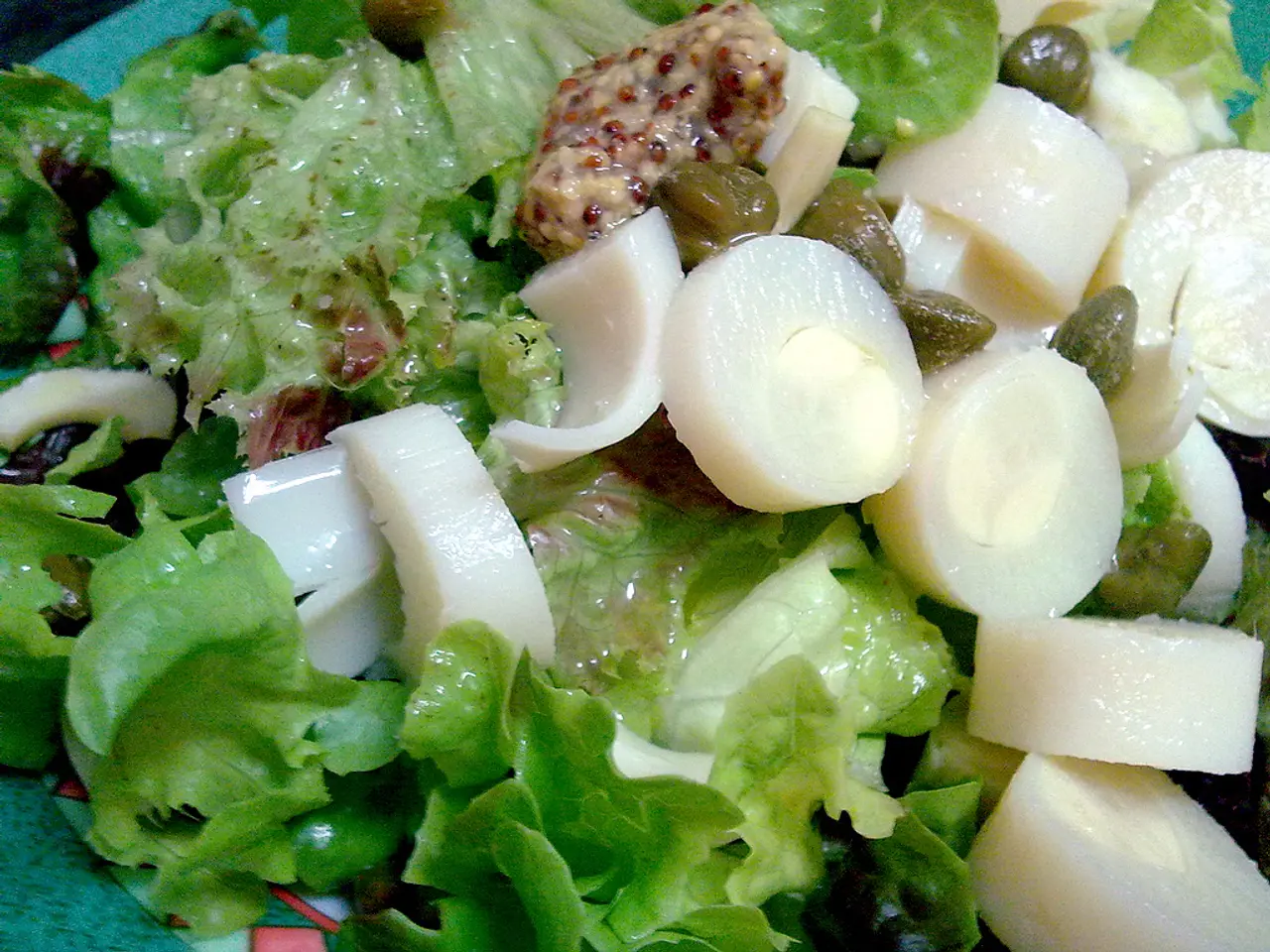 Method for Cultivating Salad Greens in a Potted Setting