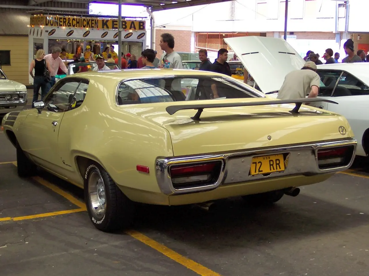 Gatherings of Veterans in the Museum Courtyard