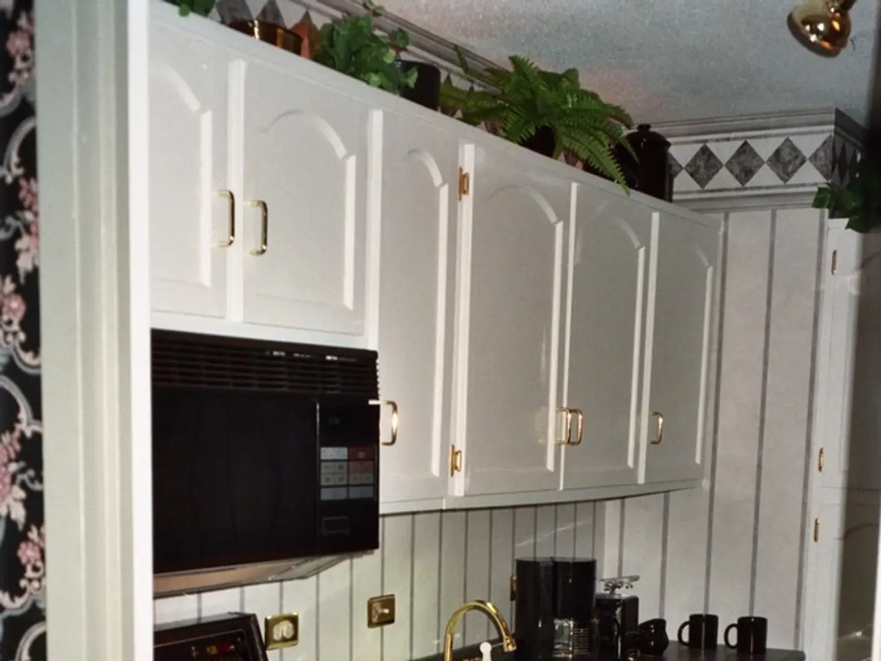 Bright and vibrant minimalism sets a luxurious and warm tone for a costly kitchen feel