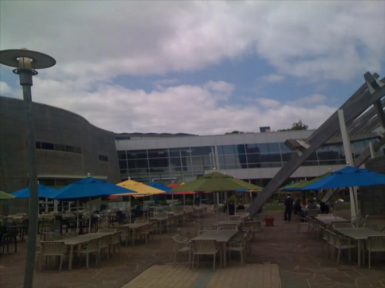 Visitor Advises Avoiding Murcia in September; Residents Offer Their Views