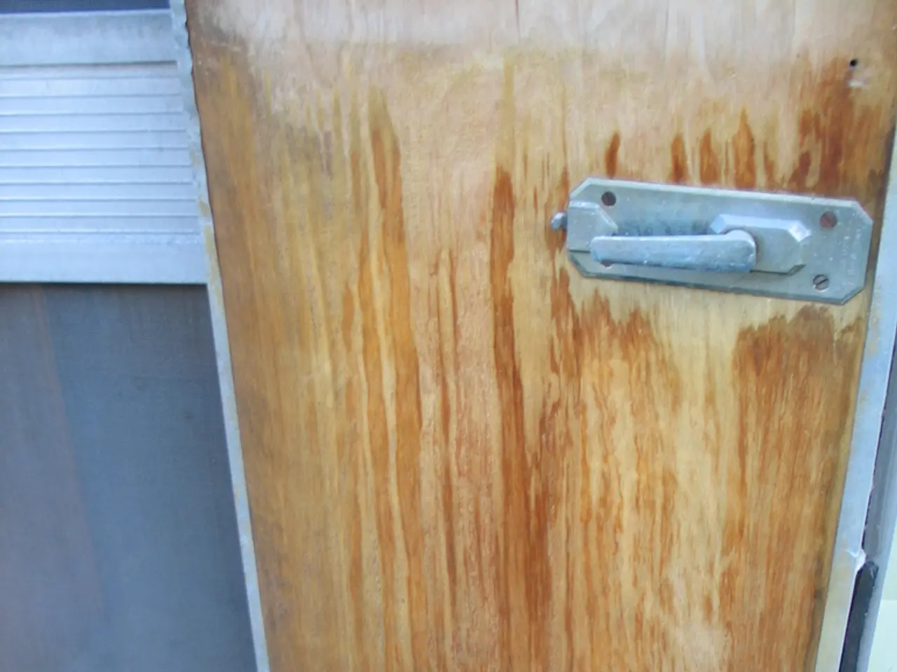 Maintain the seals' flexibility is the requirement here.