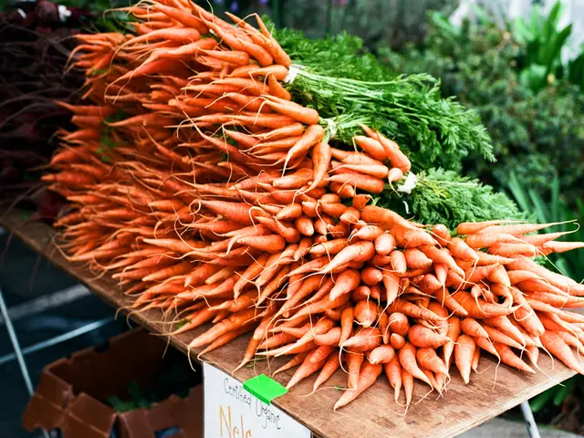 Guide for Cultivating Carrots in a Backyard Garden: Harvesting Delicious Carrots at Home