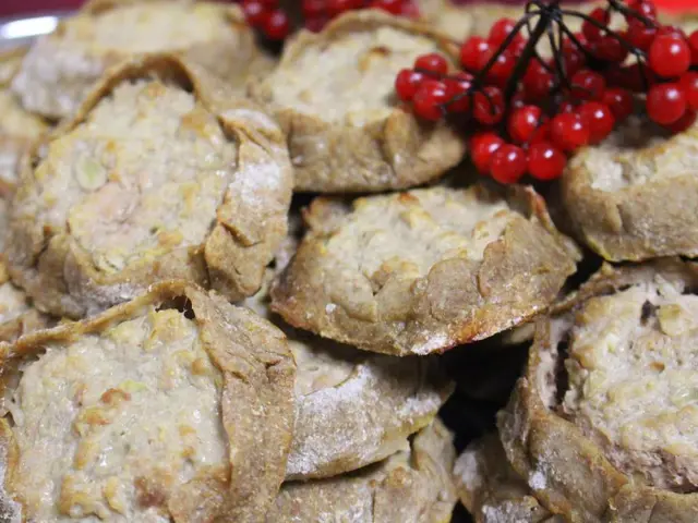 Natural Glycerin Benefits for Curls: Exploring its Advantages and Alternative Natural Options