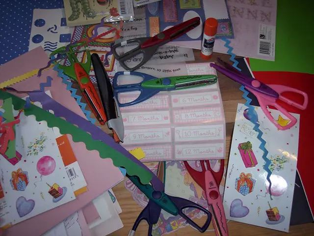 DIY Extravagant Confetti Bookmarks: A Welcome Addition to Your Stationery!