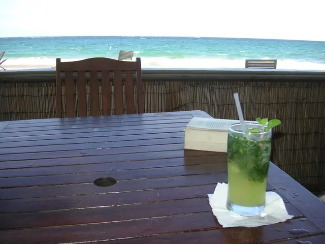 Experiment on Creating Dynamic Lava Lamps Using Salt