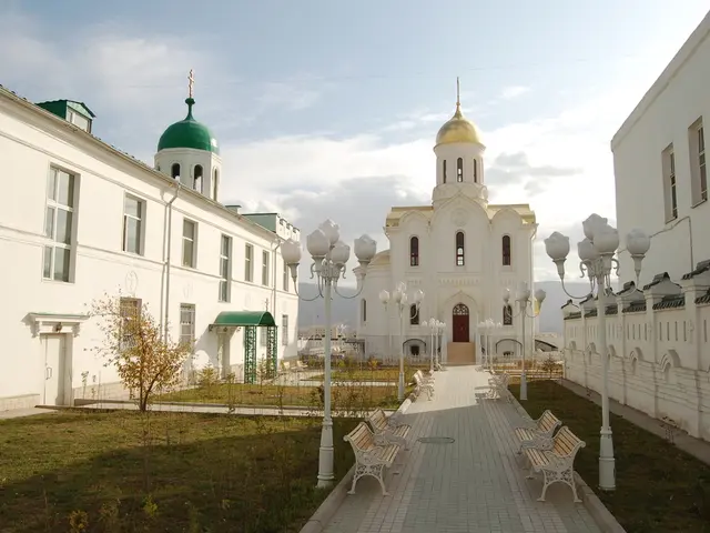 Enhanced, Outdoor-Facing Vertical Greenhouse