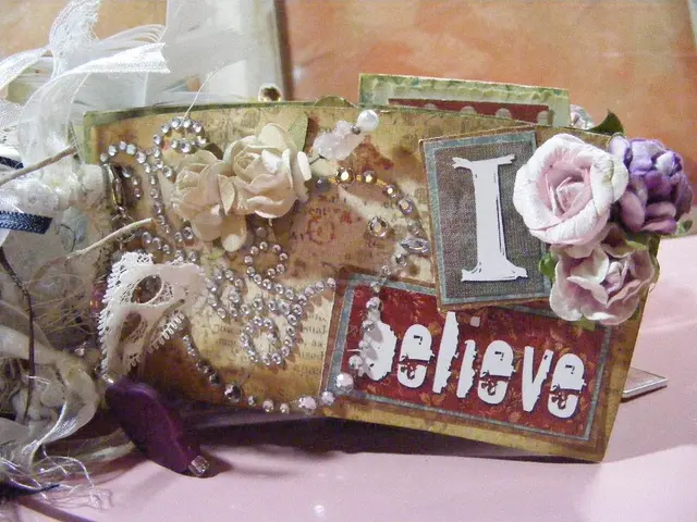 Favorable Gifts for Hosts: 14 Items to Solidify Your Status as Their Preferred Visitor