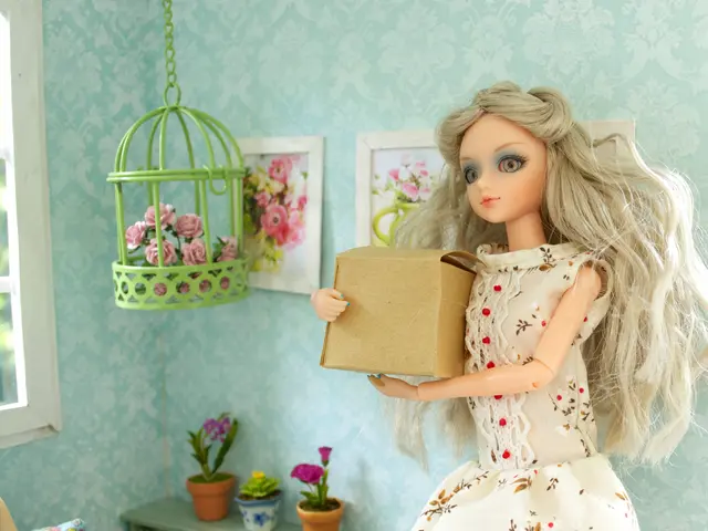 Three prominent figures—a duchess, a Nazi sympathizer, and a socialist—congregated in one location,...