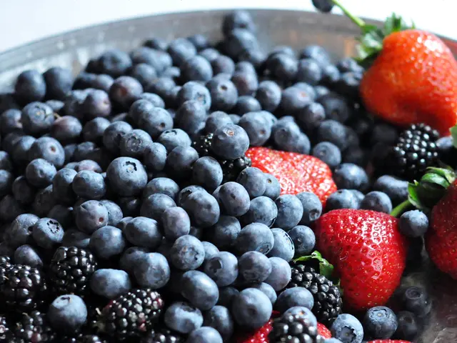 Grow Delicious Berries in Your Own Backyard: Top 6 Varieties for Juicy and Rich Fruits