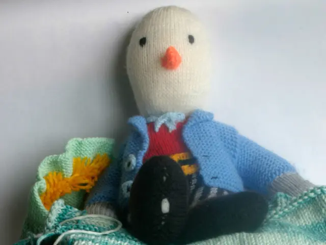 Create a Stunning Yarn Wall Decoration on a Budget