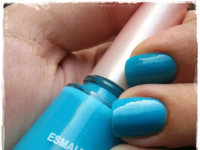 Achieve a shell-like hue reminiscent of the ocean's depths, choose Essie's Riviera Rush for your...