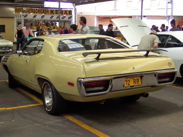 Gatherings of Veterans in the Museum Courtyard
