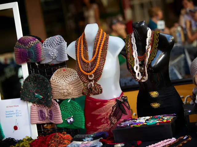 Simplified Fashion Advice: Crafting a Minimalist Closet