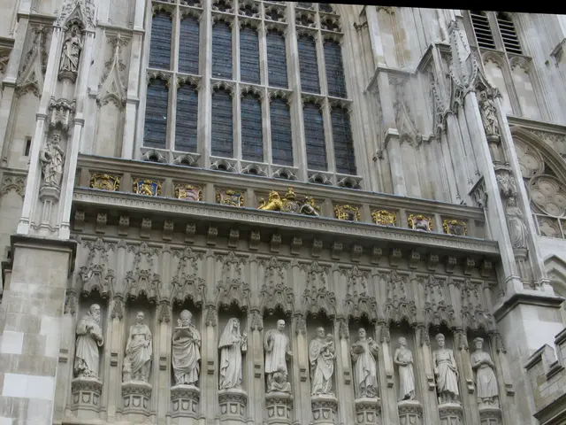 Modernist architectural gem, Richard Neutra's Case Study House #20, now up for grabs in California.